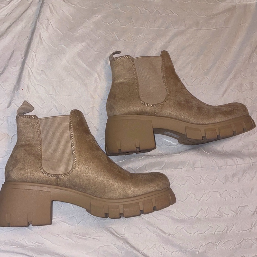 Tan heeled boots 7 1/2